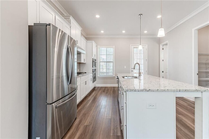 Building Photo - 5051 Pinckney Ln