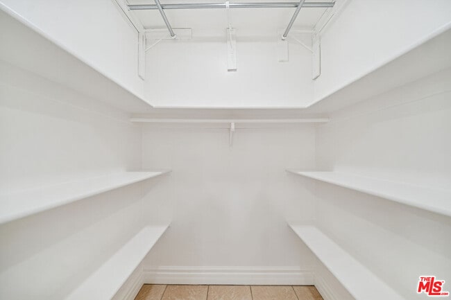 Building Photo - 112 S Detroit St