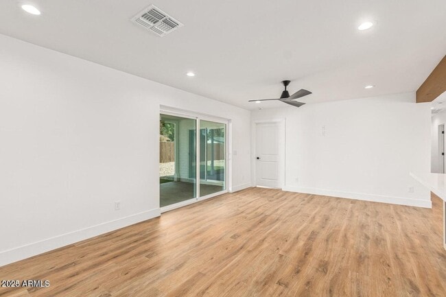 Building Photo - 3016 E Turney Ave