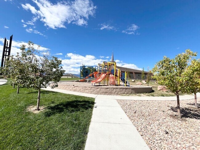 Building Photo - 942 Petra Heights