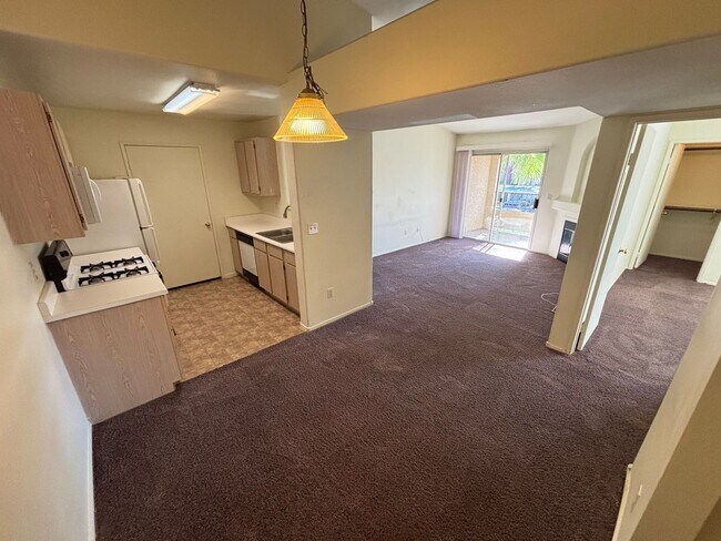 Building Photo - Fabulous1BED/2BATH Condo located in Spring Valley Area  — Enjoy Rent-Free Holidays!