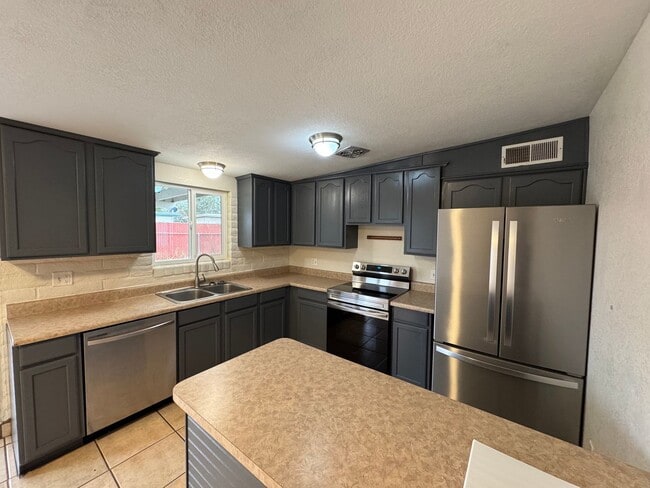 Building Photo - 3BR/2BA , 1406 sq.ft. rental in Sierra Vista, AZ