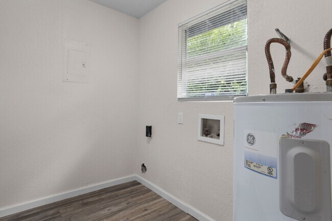 Building Photo - Beautiful home in Moss Point