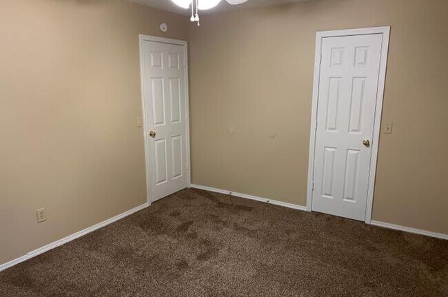 Building Photo - 404 Pace Ct