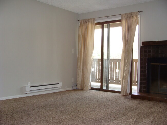 Building Photo - 998 W Beaver Creek Blvd