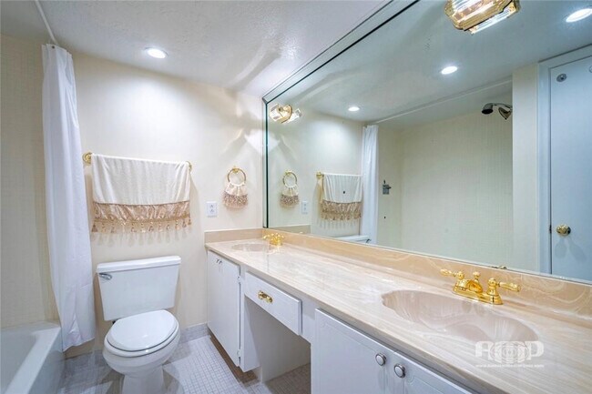 Building Photo - 3100 NE 48th St