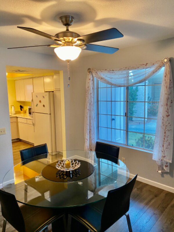 Building Photo - 4901 E Mesquite Ave