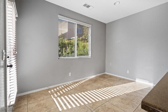 Building Photo - 10645 Mt Jefferson Ave