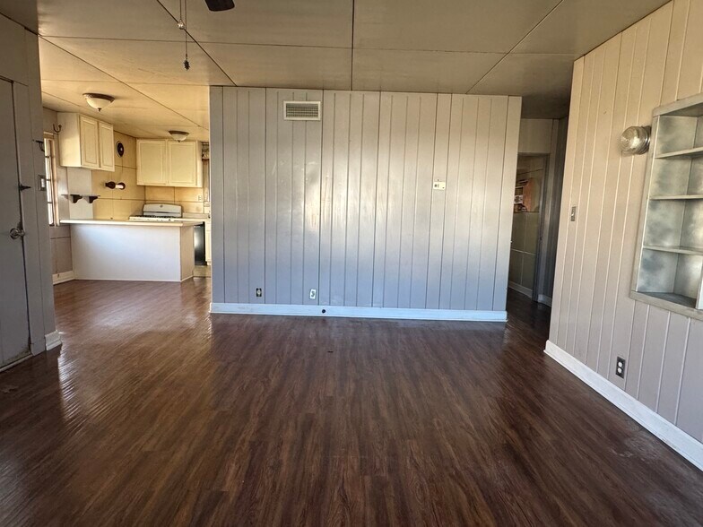 Building Photo - 2119 W Sherwood Ave