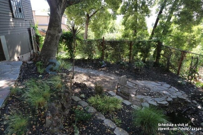 Building Photo - 654 Chetwood St