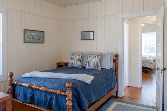 Building Photo - 640 S Columbia St