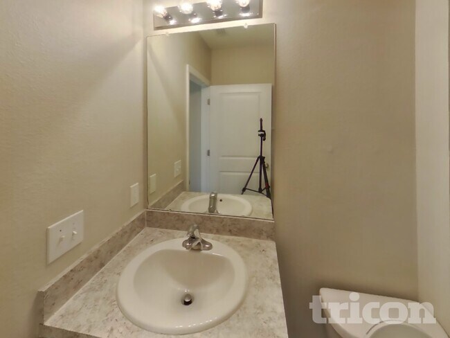 Building Photo - 6632 Seaway Dr