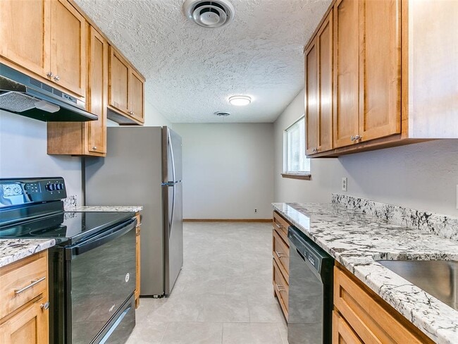 Building Photo - 214 Thompson Dr