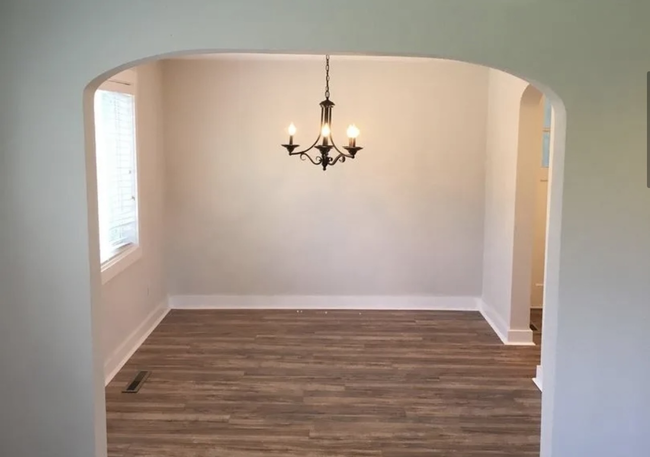 Dining room - 919 E McLeod Rd