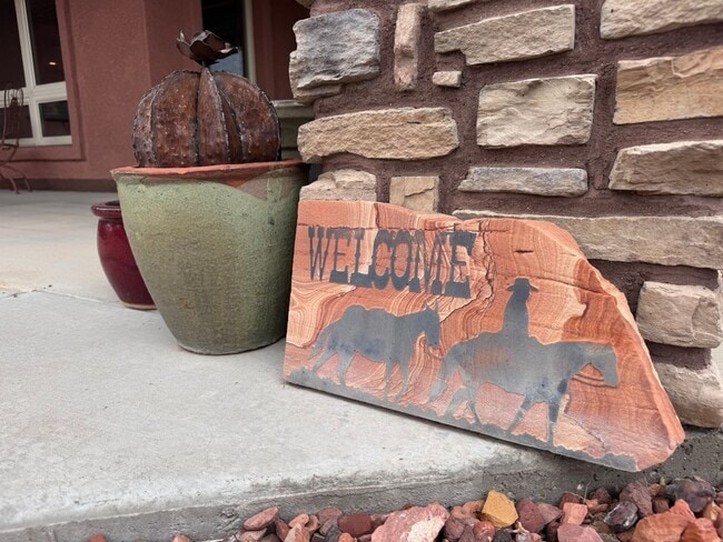 Building Photo - Stylish One-Story FULLY FURNISHED 3Bed, 2Bath, 2Car in Fruita CO!!!