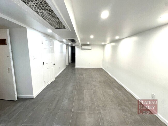 Building Photo - 364 Marion St