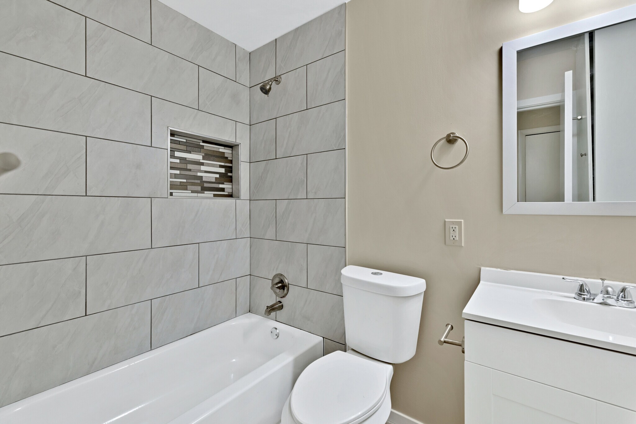 Building Photo - 4014 Sun Valley Dr