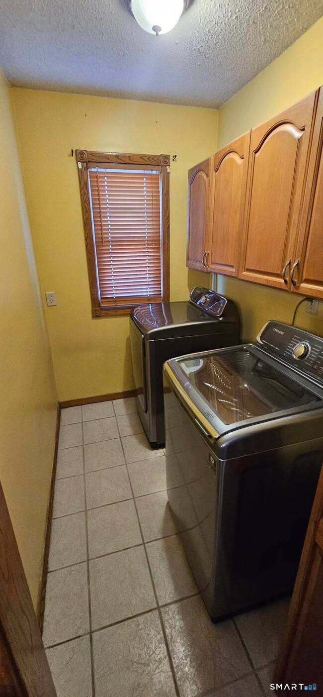 Building Photo - 207 Bassett St