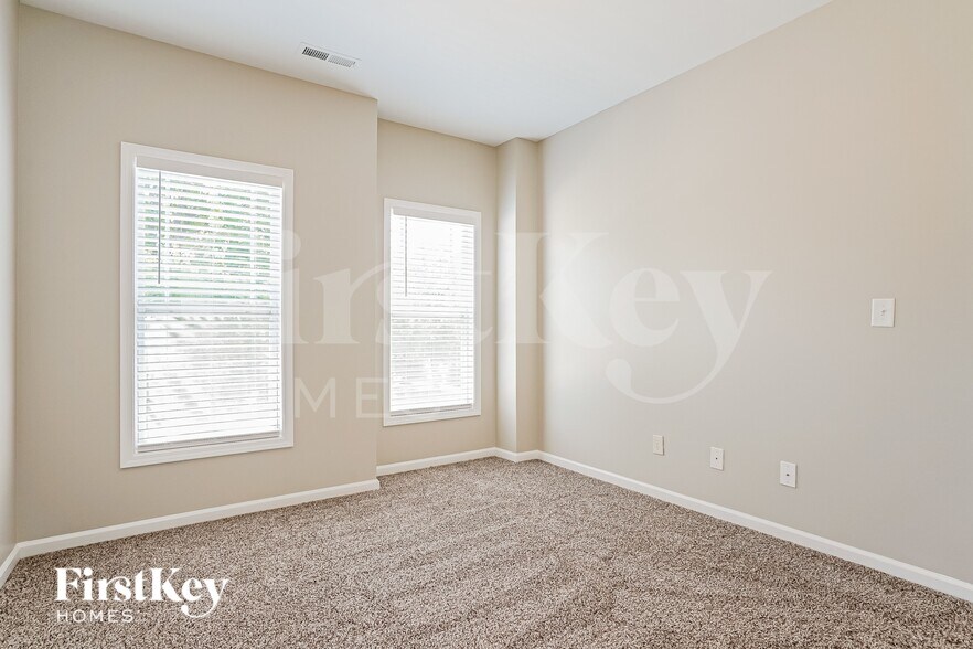 Building Photo - 3253 Groveshire Dr