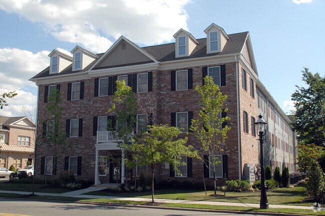 Building Photo - Suburban Square