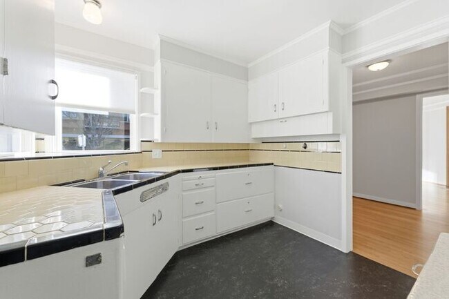 Building Photo - Corner of Character • Rare 2BD Residence at NE 16th & Weidler – Irvington/Lloyd District