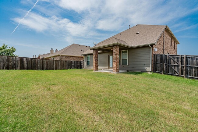 Building Photo - 529 England St