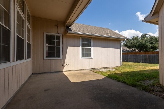 Building Photo - 7414 Westhaven Dr