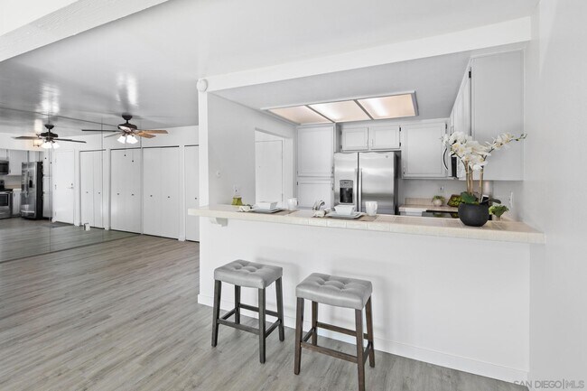 Building Photo - 6877 Caminito Mundo