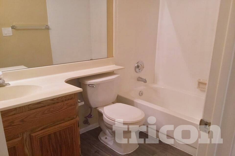 Building Photo - 10710 W Sells Dr