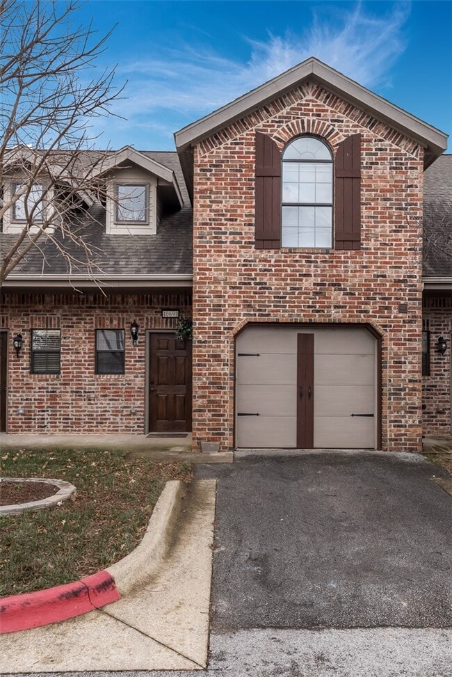Building Photo - 4040 Glenstone Terrace