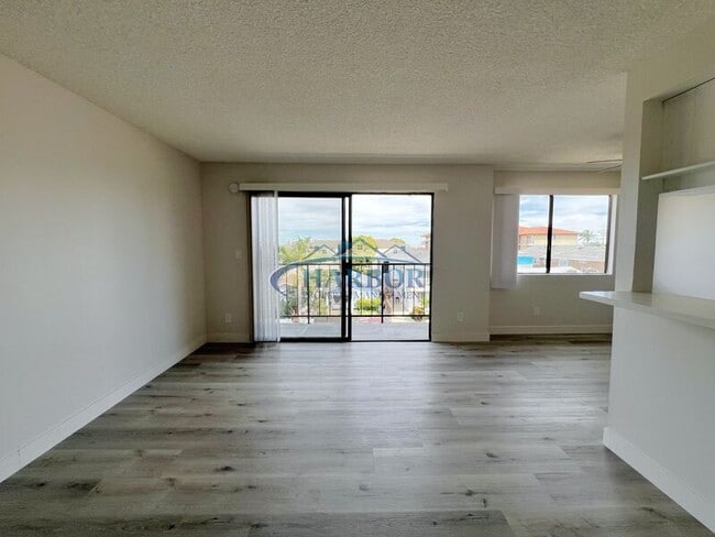 Building Photo - 2315 S Grand Ave