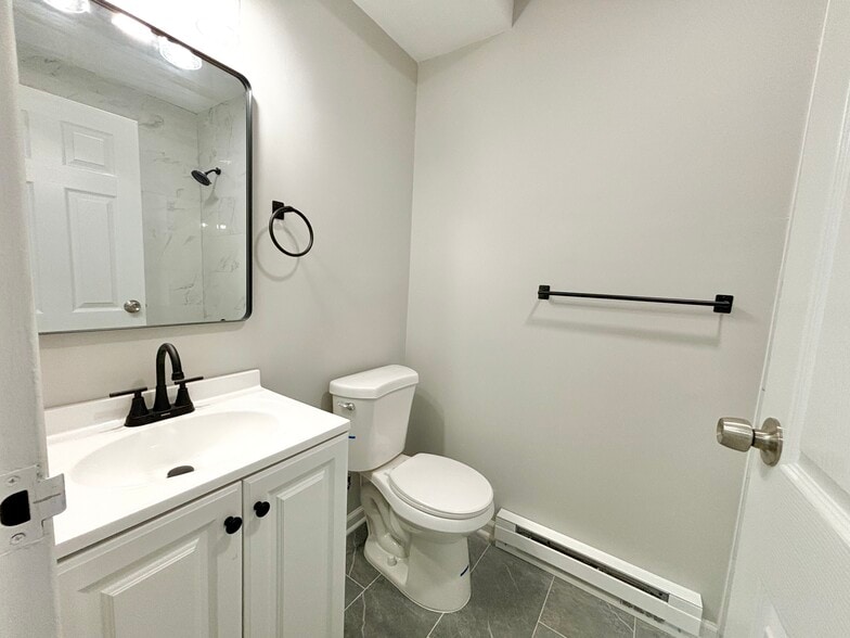 Building Photo - 693 Washington St