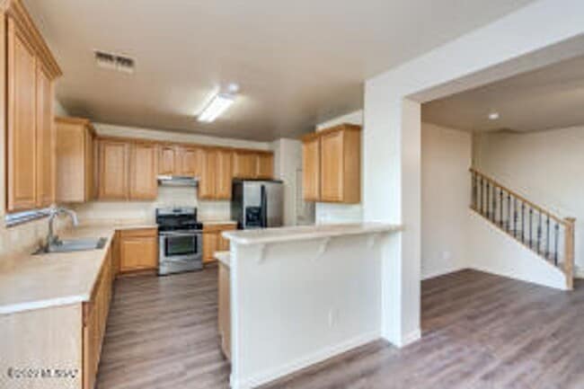 Building Photo - Well maintained 2-story, 4 bedroom and 2.5...