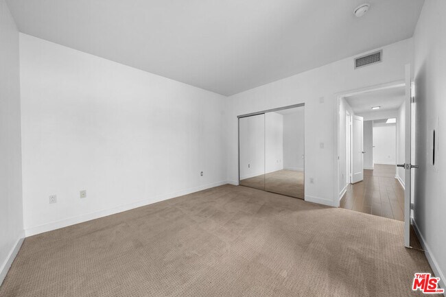 Building Photo - 436 S Virgil Ave