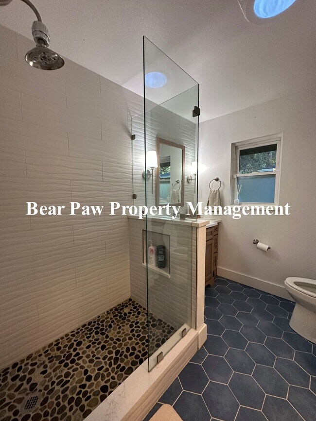 Building Photo - Cozy FURNISHED or  Unfurnished  2-Bed, 2-B...