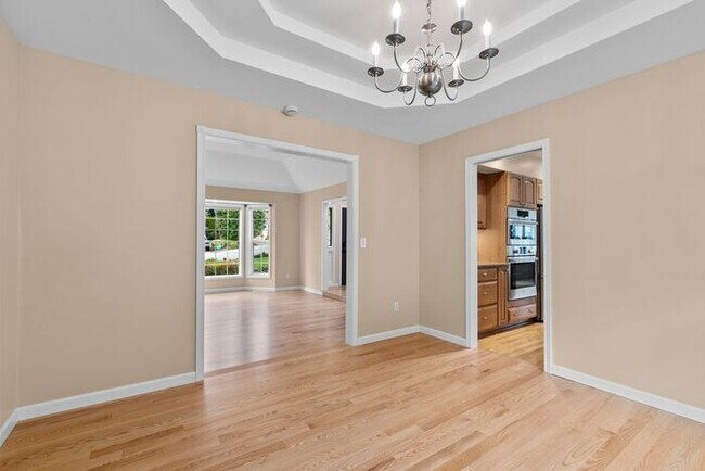 Building Photo - Air Conditioned Newcastle Beauty in Covete...