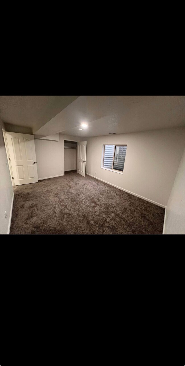 Building Photo - 3004 S Perennial Ct