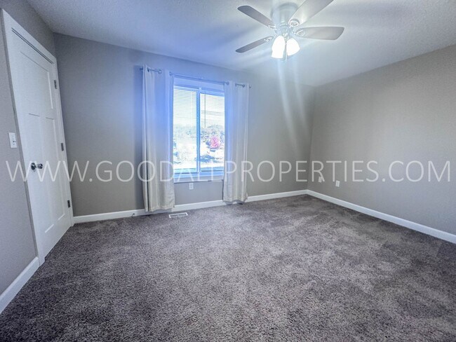 Building Photo - Rent Special $995 for the first 3 months of the lease!! 1.5-bath townhome in Van Meter, complete ...