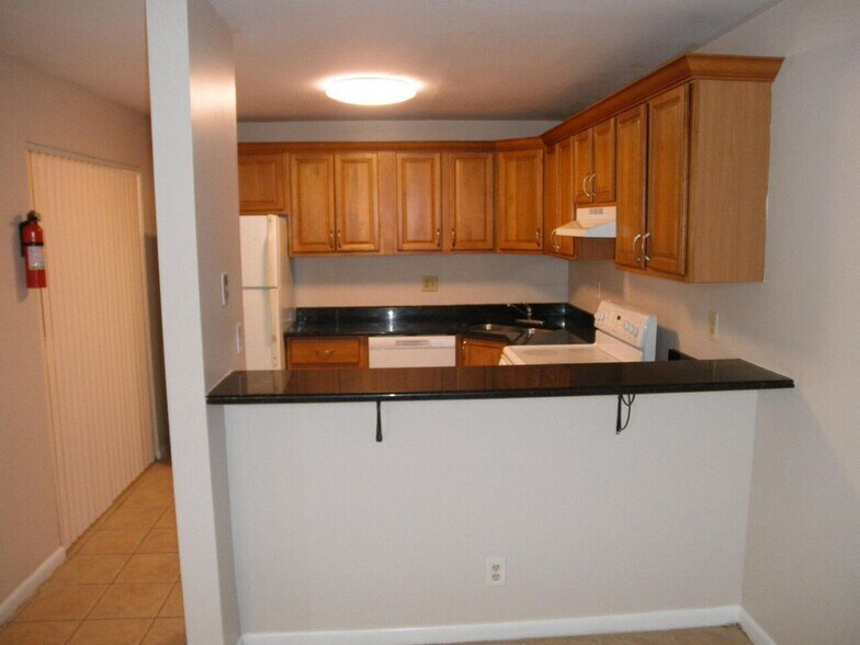 Building Photo - 4950 Cherry Rd