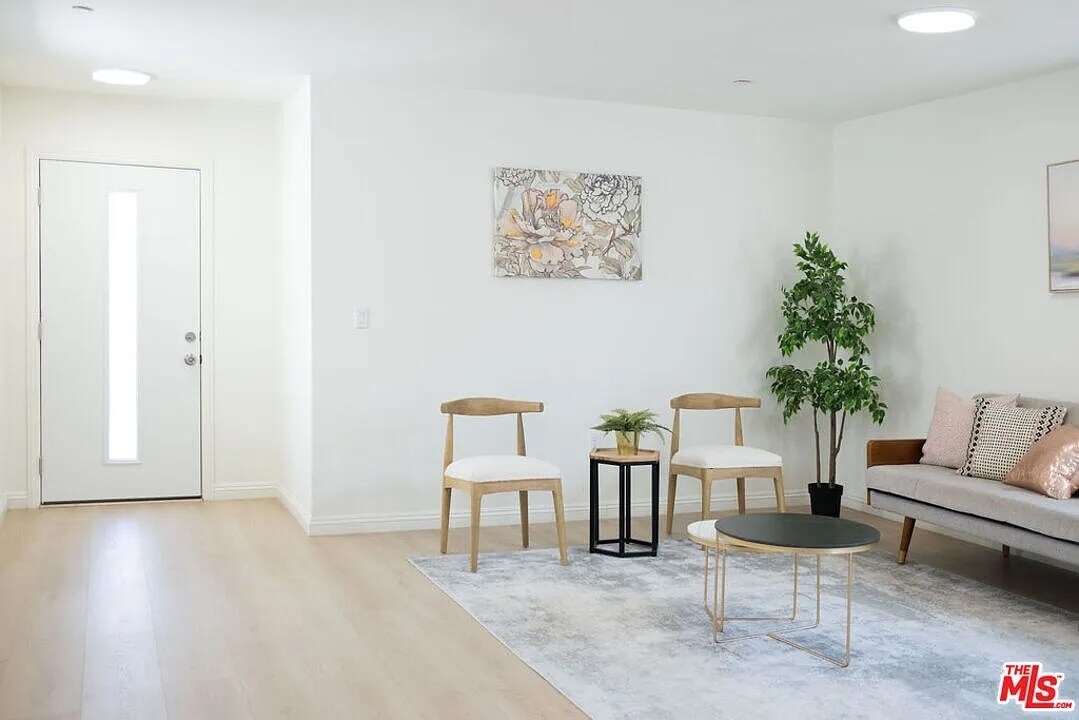 Building Photo - 1673 E 111th St