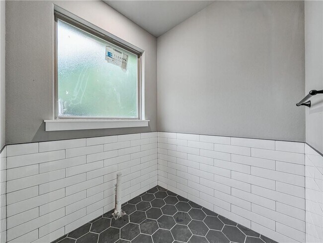 Building Photo - 10 Olmsted Cir
