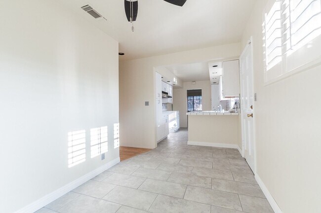 Building Photo - Beautiful single family house for rent