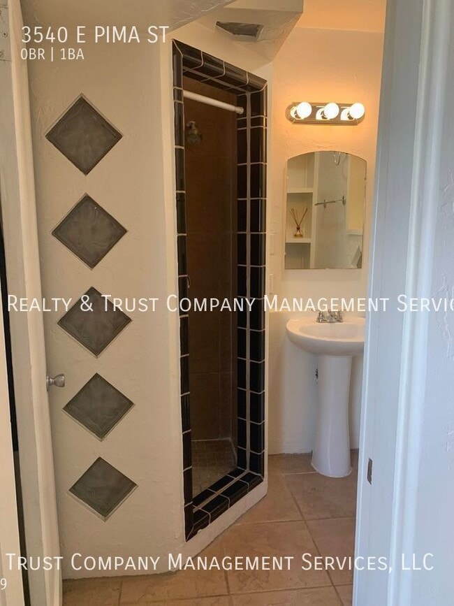 Building Photo - 3540 E Pima St