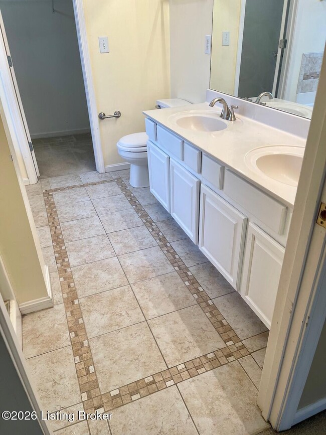 Building Photo - 5814 Waveland Cir