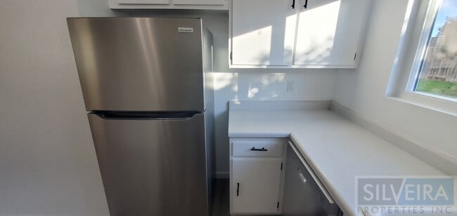 Building Photo - Three Bedroom Home In Santa Maria! Month to Month Tenancy