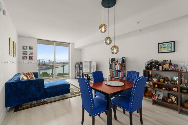 Building Photo - 253 NE 2nd St