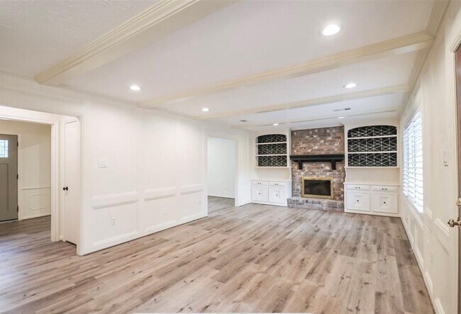 Building Photo - 15626 Canterbury Forest Dr