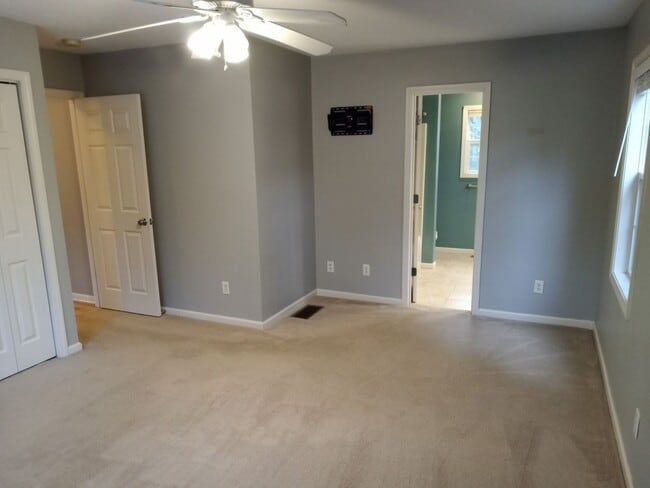 Building Photo - Gorgeous home in Weaverville available now!