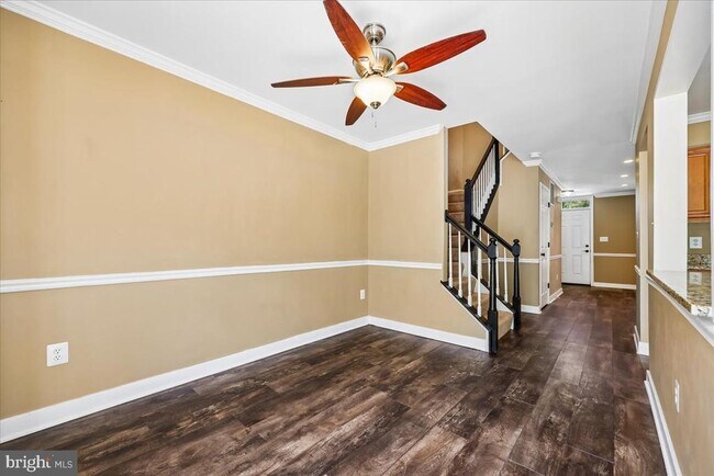 Building Photo - 6630 Commodore Ct