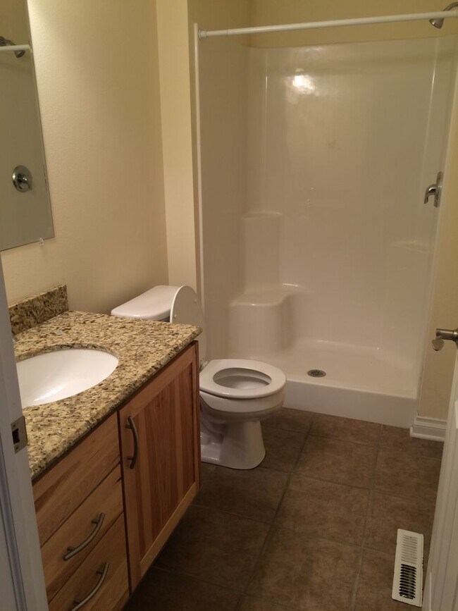 Building Photo - Fantastic 2-Bedroom, 1 3/4-bathroom, 2-car...
